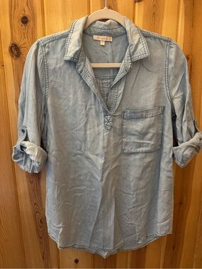 Skies Are Blue Light Blue Linen Top